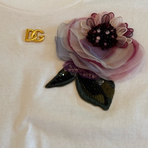 DOLCE AND GABBANA SHORT-SLEEVED FLOWER APPLIQUÉ CROPPED T-SHIRT. - Picture 3 of 4